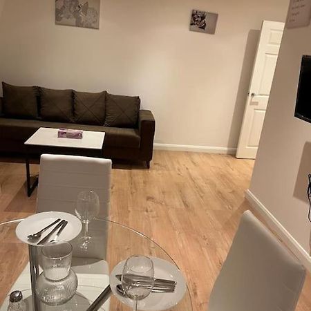 009- Studio Apartment In Ealing F5 ภายนอก รูปภาพ