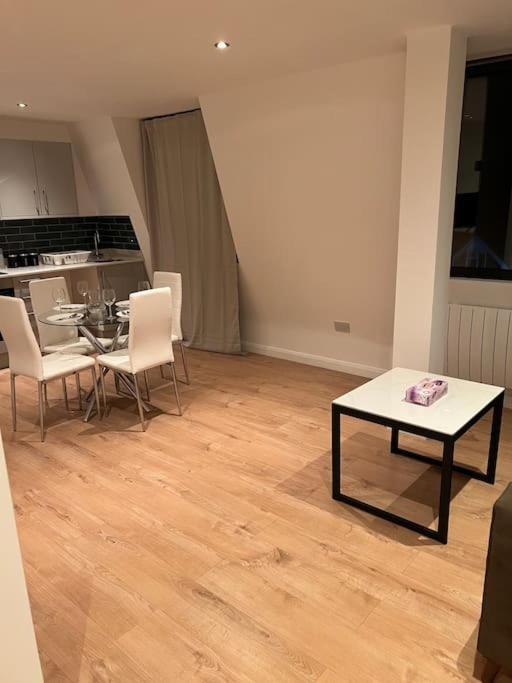 009- Studio Apartment In Ealing F5 ภายนอก รูปภาพ