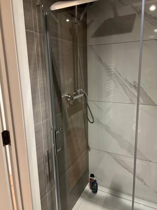009- Studio Apartment In Ealing F5 ภายนอก รูปภาพ