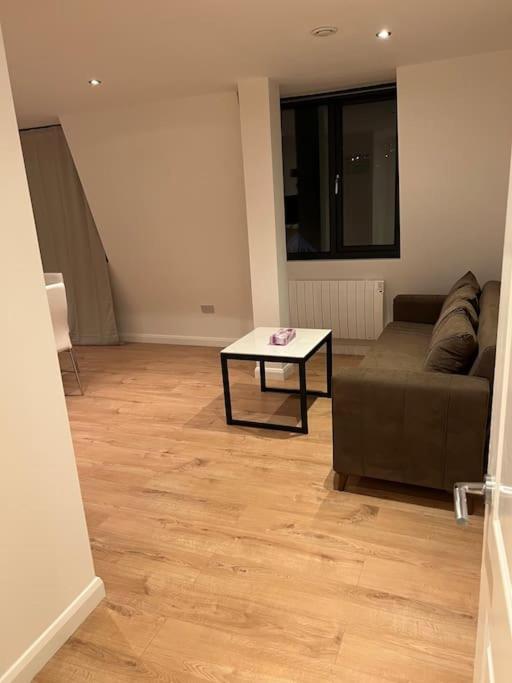 009- Studio Apartment In Ealing F5 ภายนอก รูปภาพ