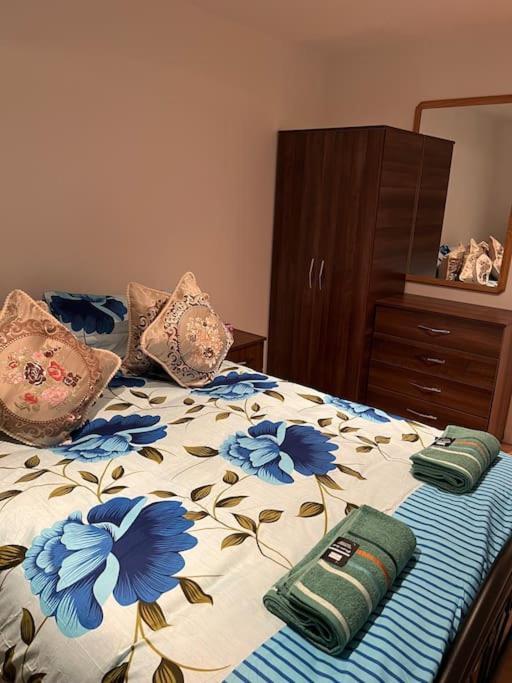 009- Studio Apartment In Ealing F5 ภายนอก รูปภาพ