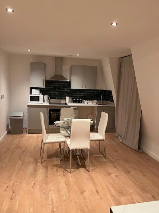 009- Studio Apartment In Ealing F5 ภายนอก รูปภาพ